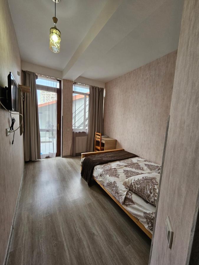 Hotel Tradicia تبليسي الغرفة الصورة